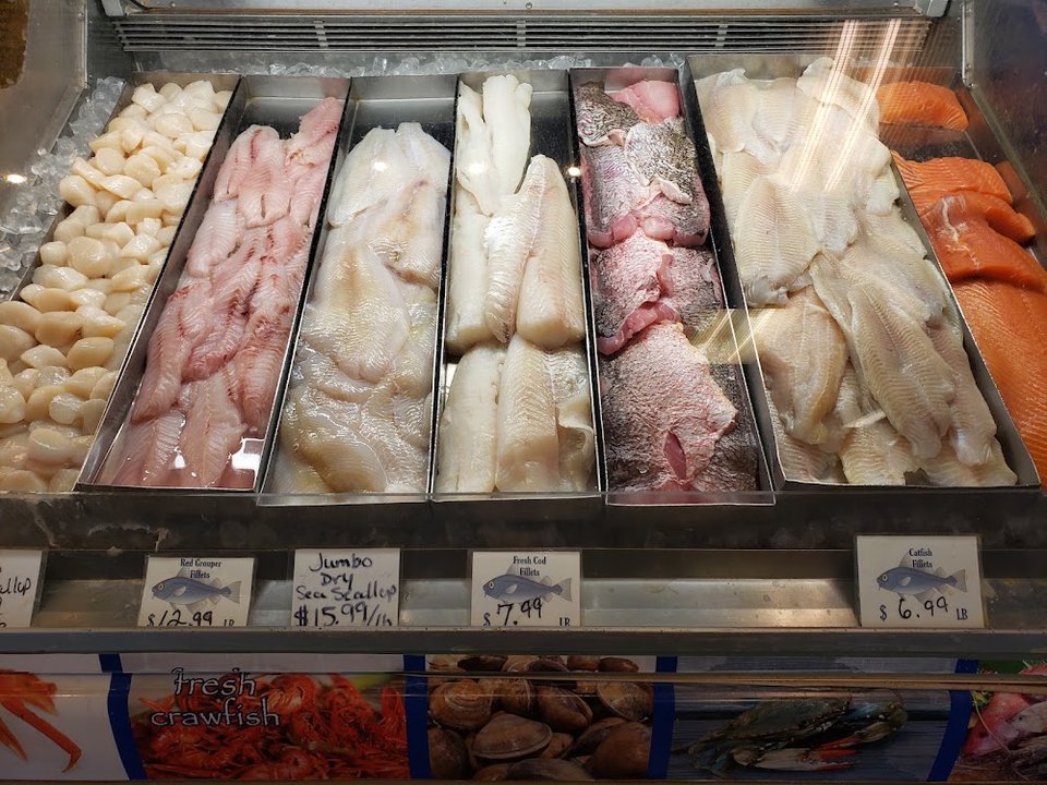 Boiled seafood, salads, and side dishes listed on screen.